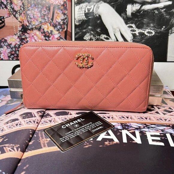 CHANEL 19 Zip Around Wallet in Blush Apricot Pink Matelasse Lambskin Authentic - Picture 1 of 9